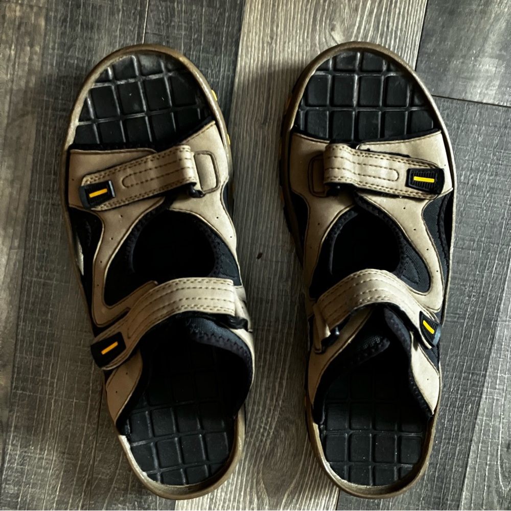 Men’s Trail 2 Strap Sandals in EUC